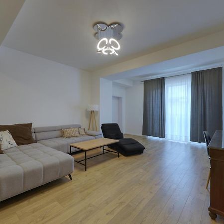 Shone Apartment Old Town 2 Bedroom Bratislava Bagian luar foto