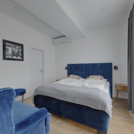 Shone Apartment Old Town 2 Bedroom Bratislava Bagian luar foto