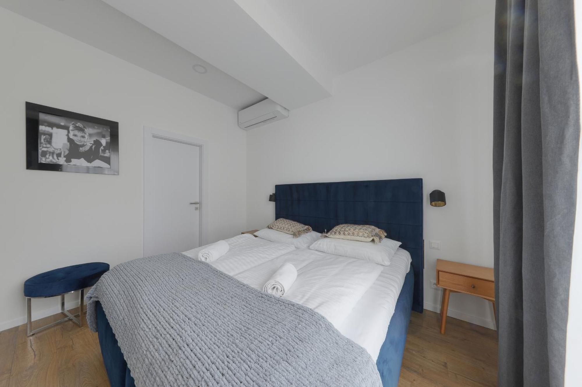 Shone Apartment Old Town 2 Bedroom Bratislava Bagian luar foto
