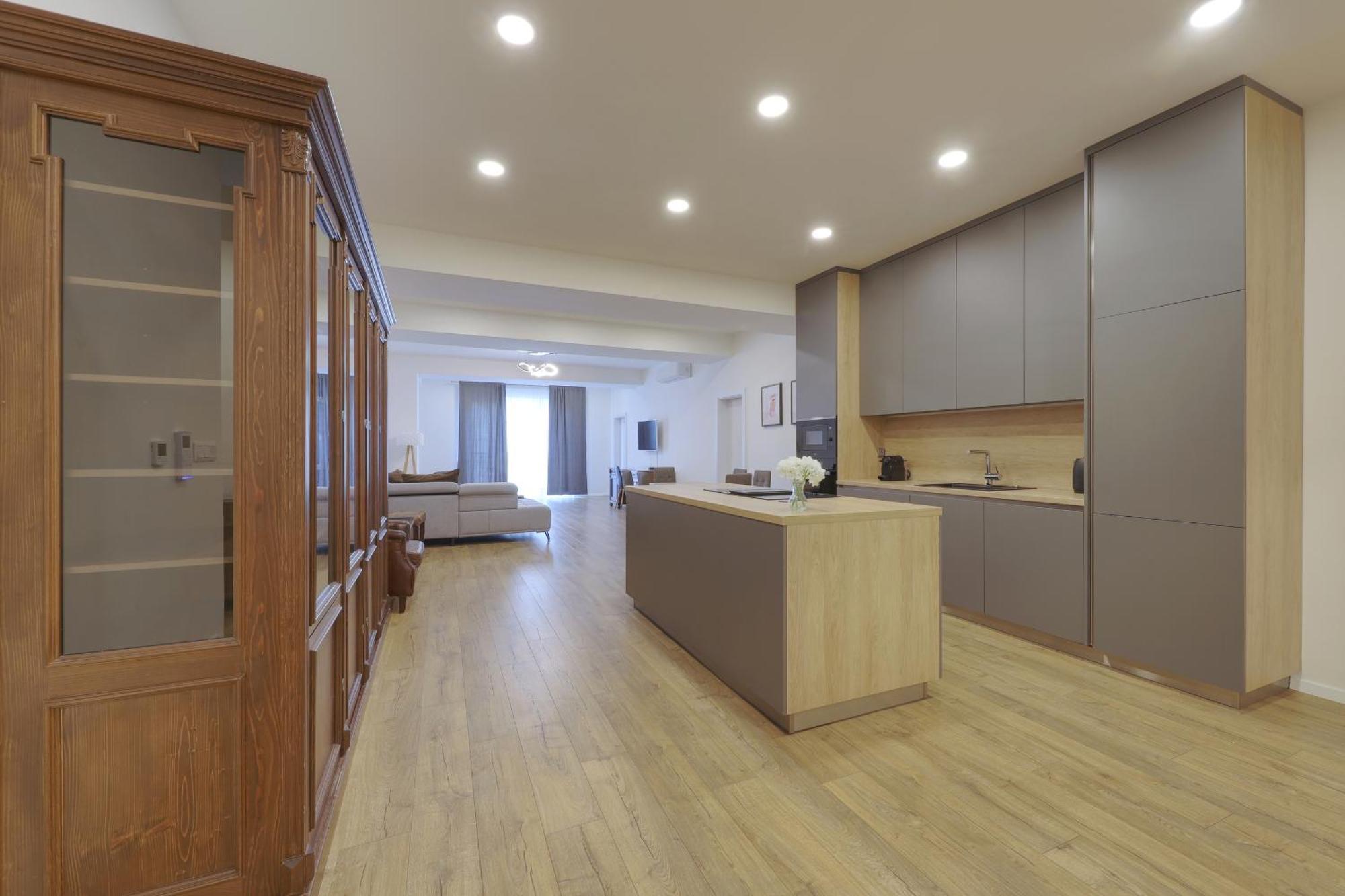Shone Apartment Old Town 2 Bedroom Bratislava Bagian luar foto
