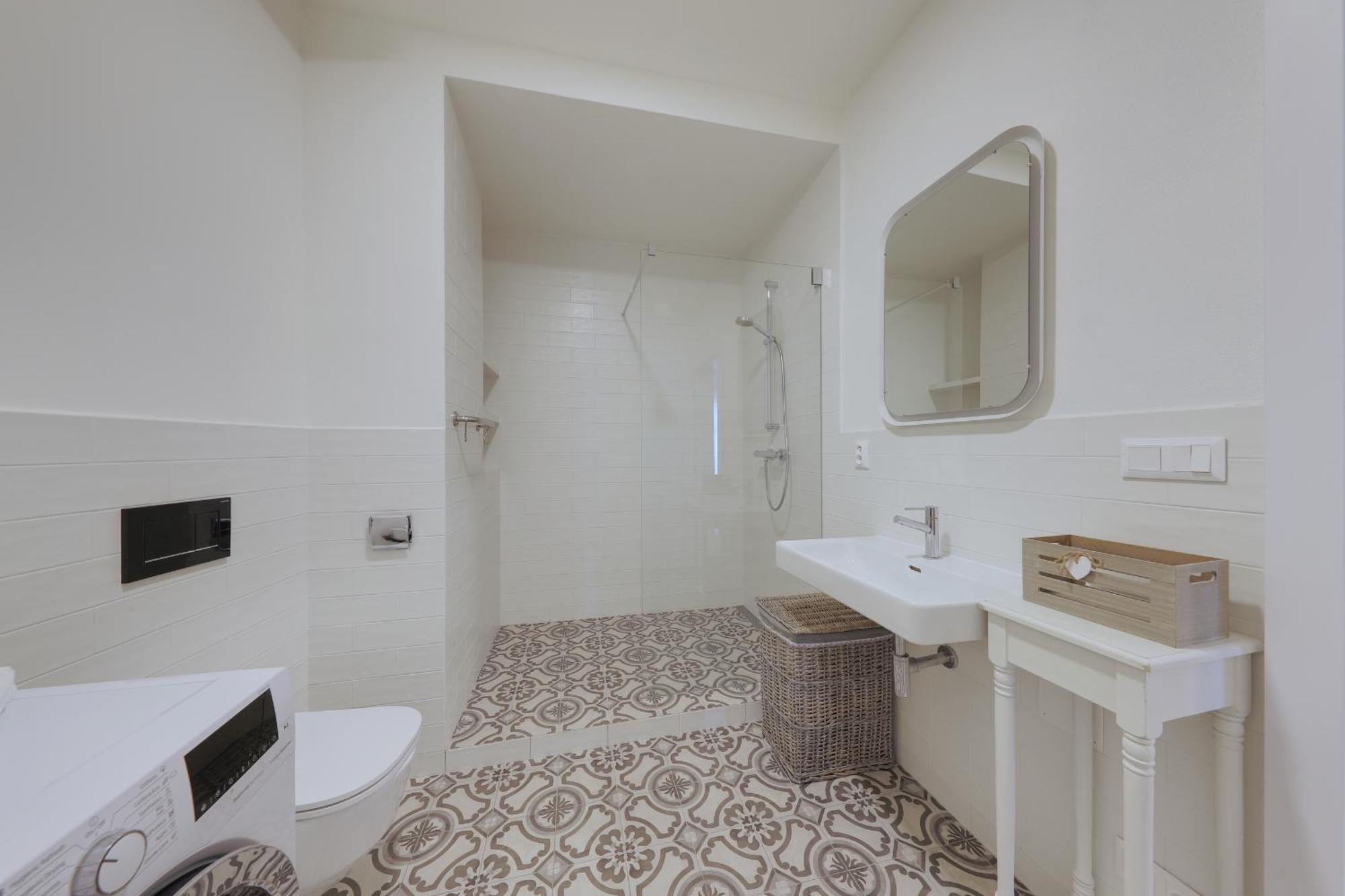 Shone Apartment Old Town 2 Bedroom Bratislava Bagian luar foto