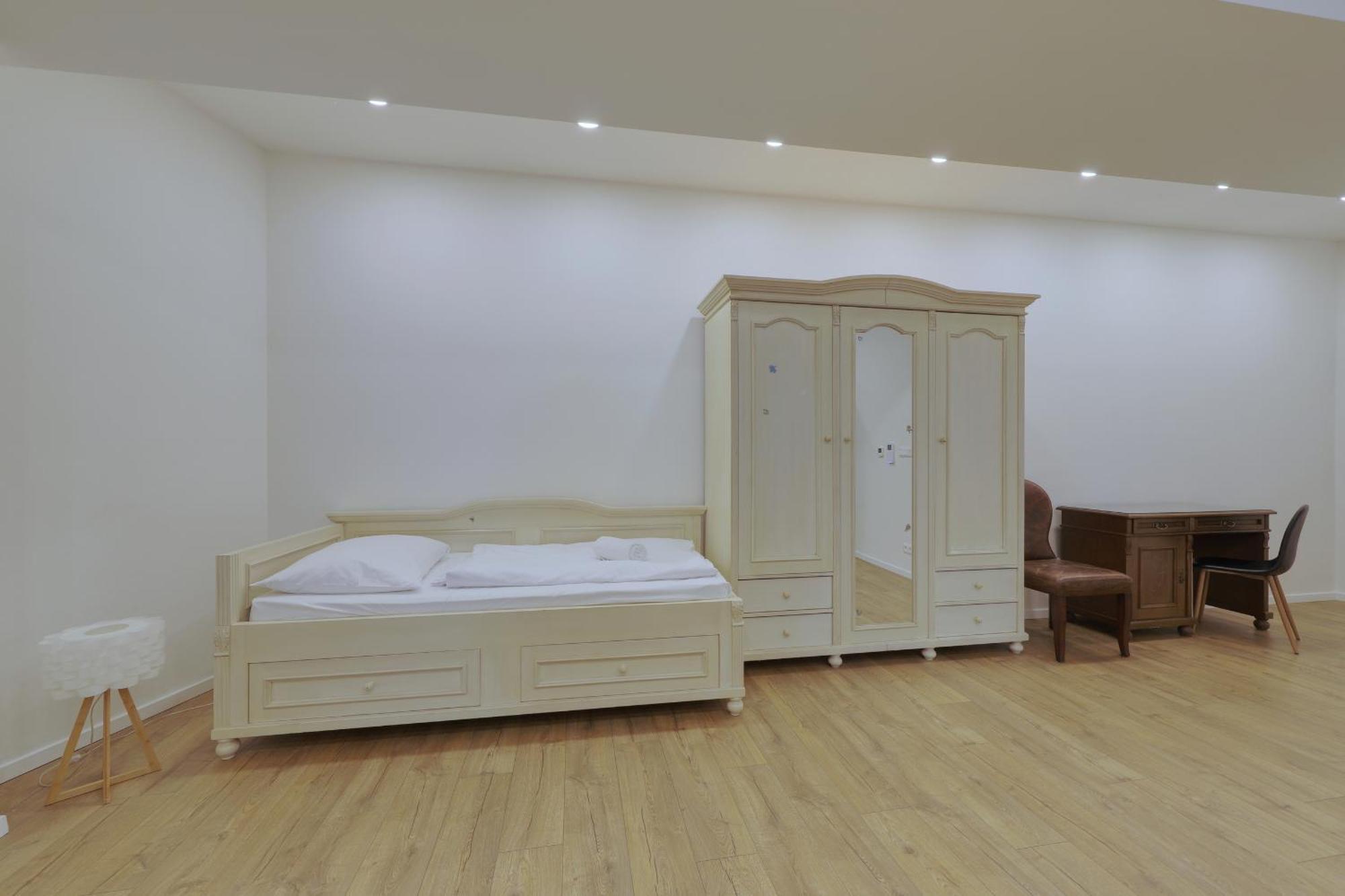 Shone Apartment Old Town 2 Bedroom Bratislava Bagian luar foto