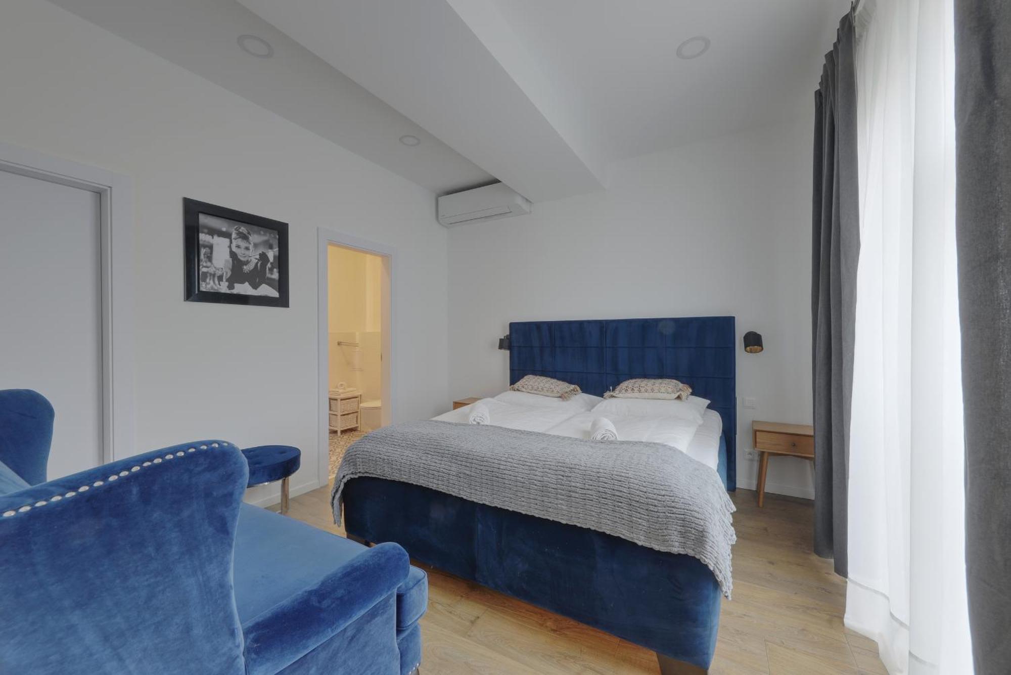 Shone Apartment Old Town 2 Bedroom Bratislava Bagian luar foto