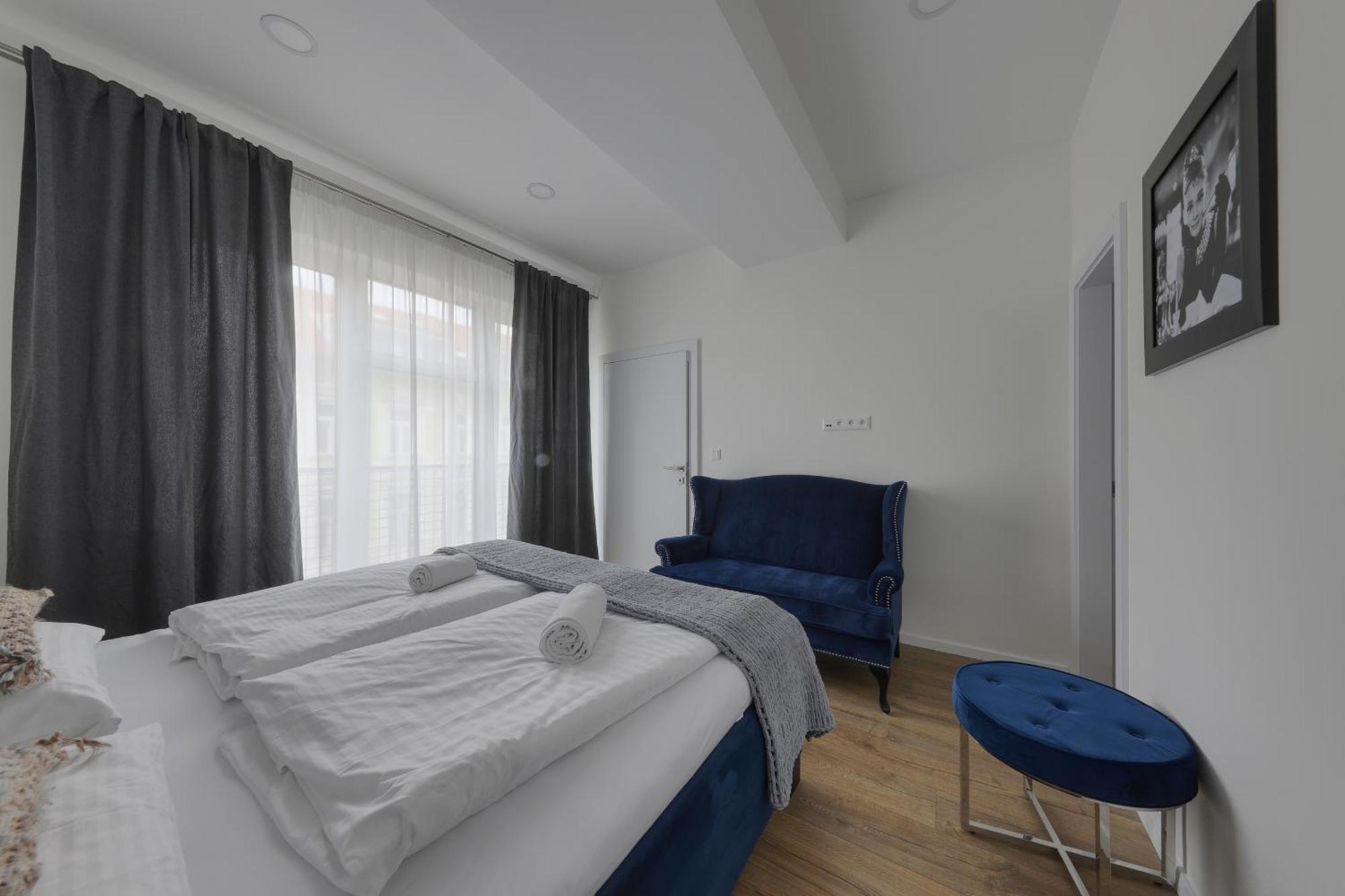 Shone Apartment Old Town 2 Bedroom Bratislava Bagian luar foto