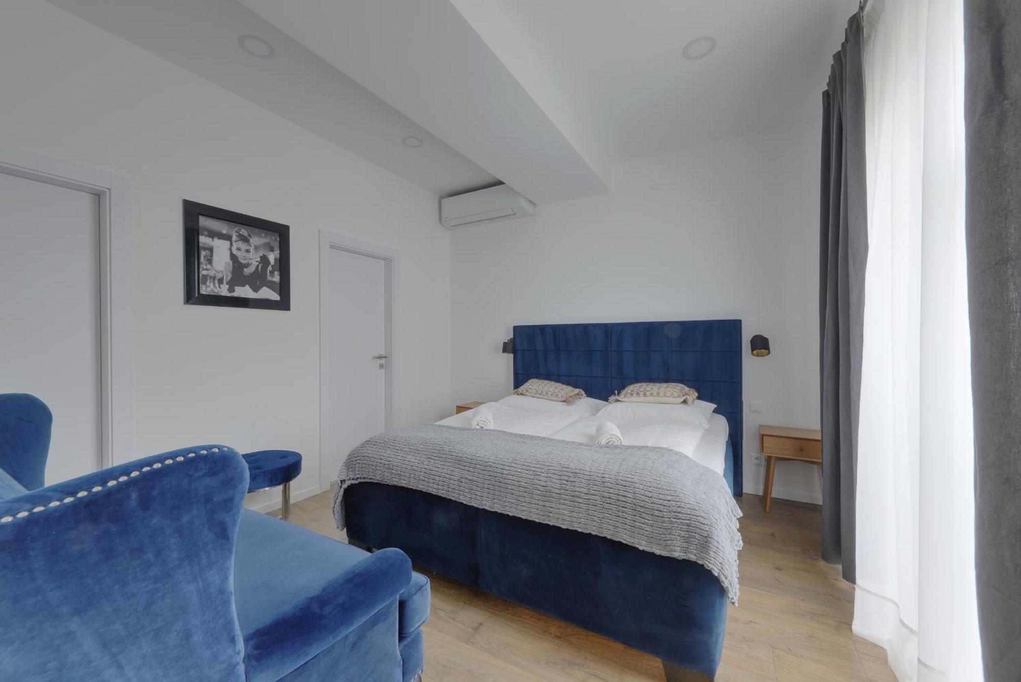 Shone Apartment Old Town 2 Bedroom Bratislava Bagian luar foto