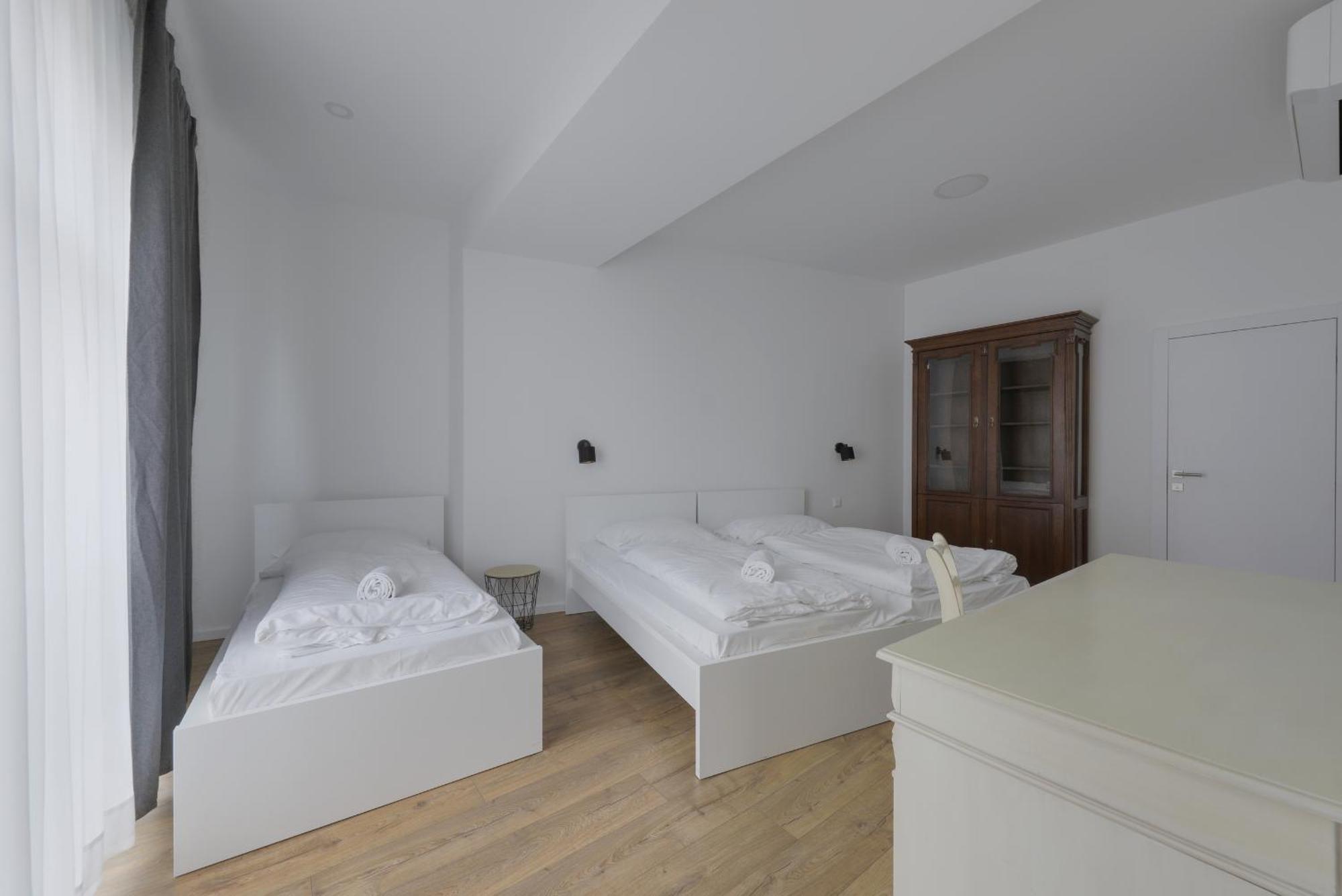 Shone Apartment Old Town 2 Bedroom Bratislava Bagian luar foto