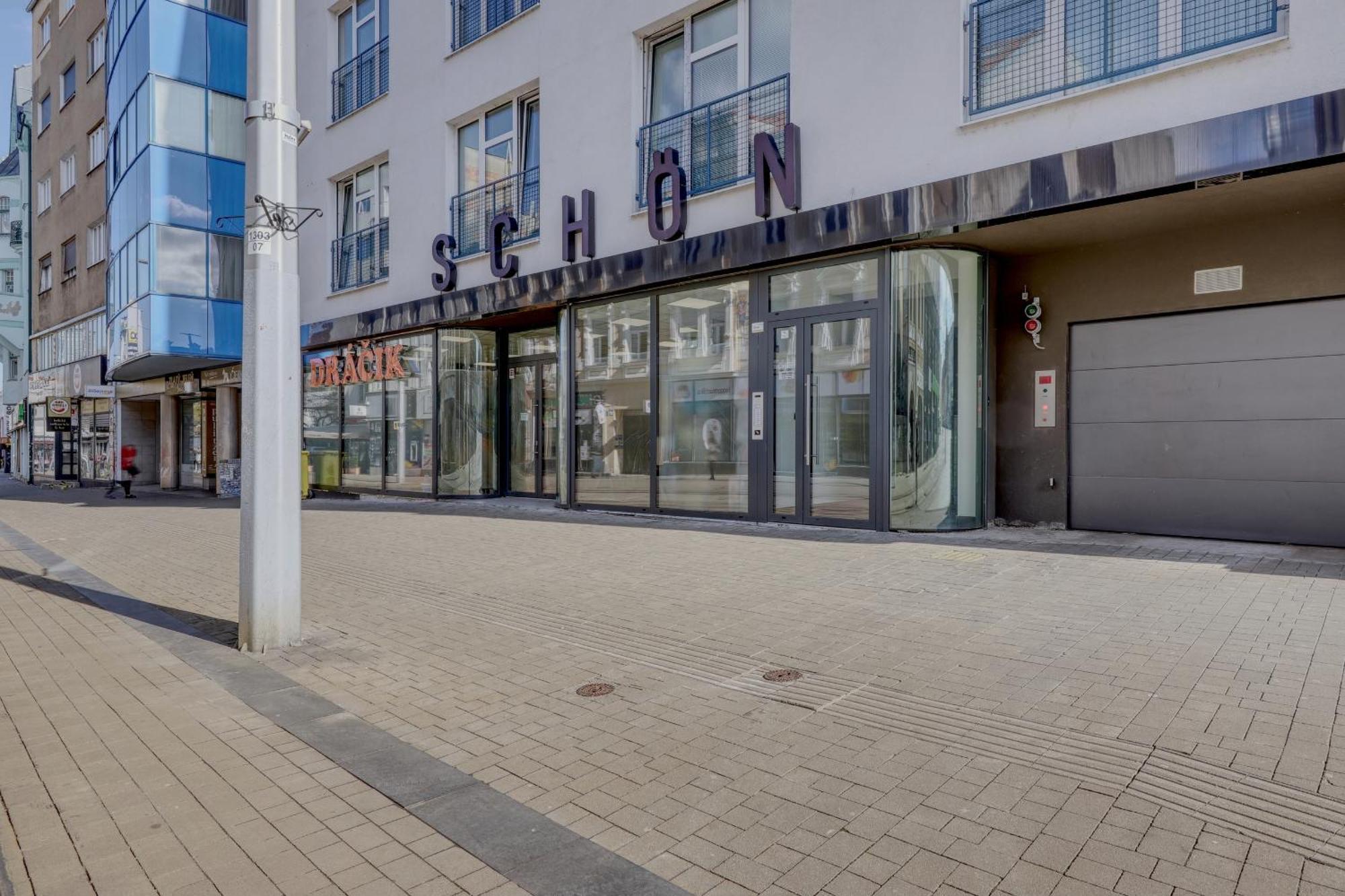 Shone Apartment Old Town 2 Bedroom Bratislava Bagian luar foto